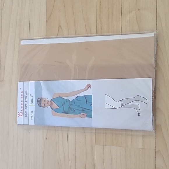 Wholesale lots of 3 pairs Queentex Sheer Knee-high Coffee/Black/Nude Soc… - Picture 3 of 5